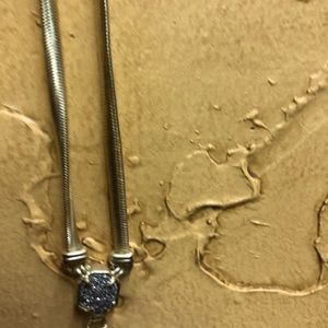 Kendra Scott necklace